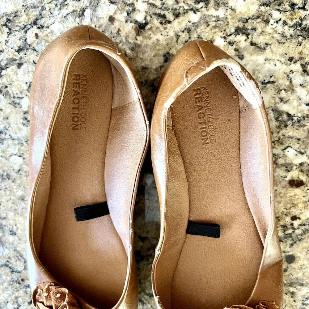 Kenneth Cole Reaction Ballet Flats 8.5 M Whiskey Brown Leatherette; Flower Bow